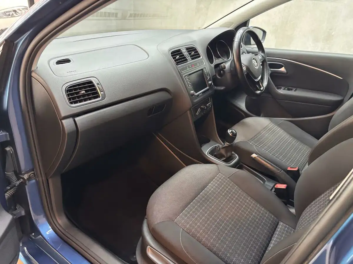 2016-volkswagen-polo-10-se-60ps-5d-big-14