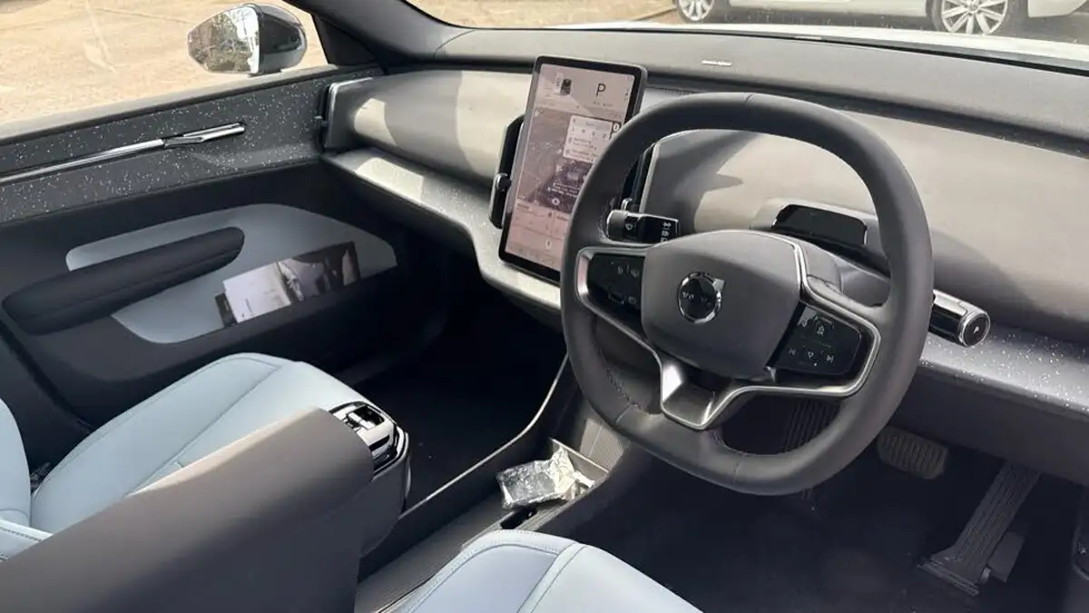 2025-volvo-ex30-e-single-motor-ultra-big-4