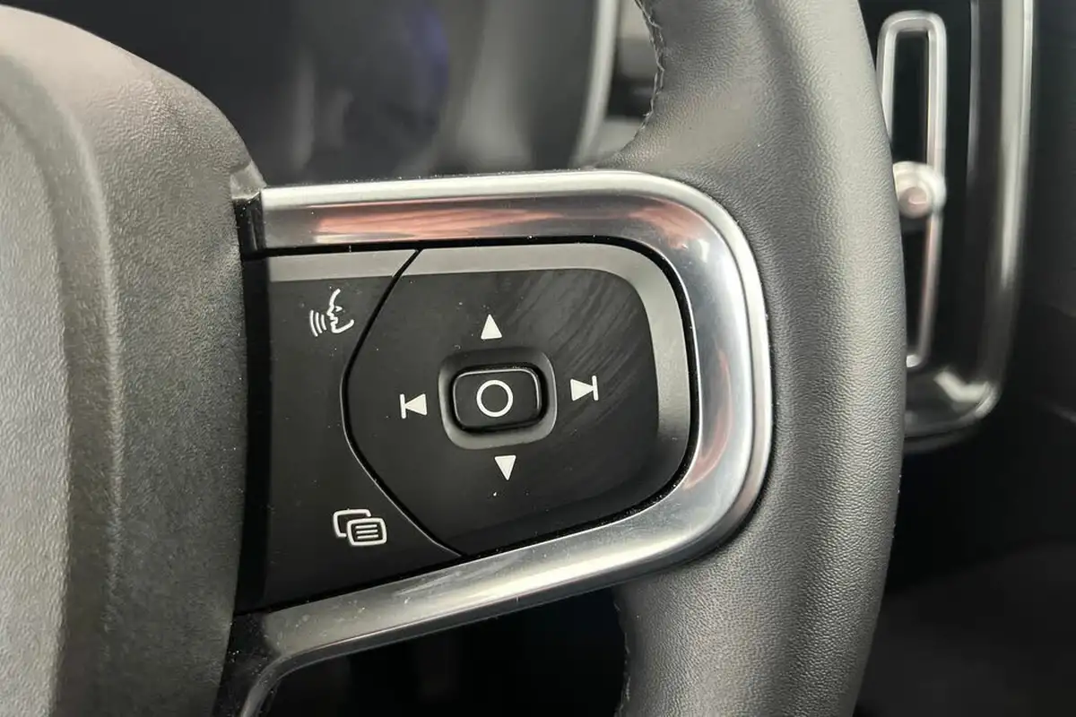 2024-volvo-xc40-20-b4-plus-big-11