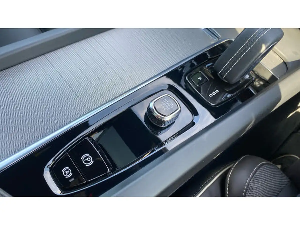 2022-volvo-xc60-20-b5-r-design-awd-big-21