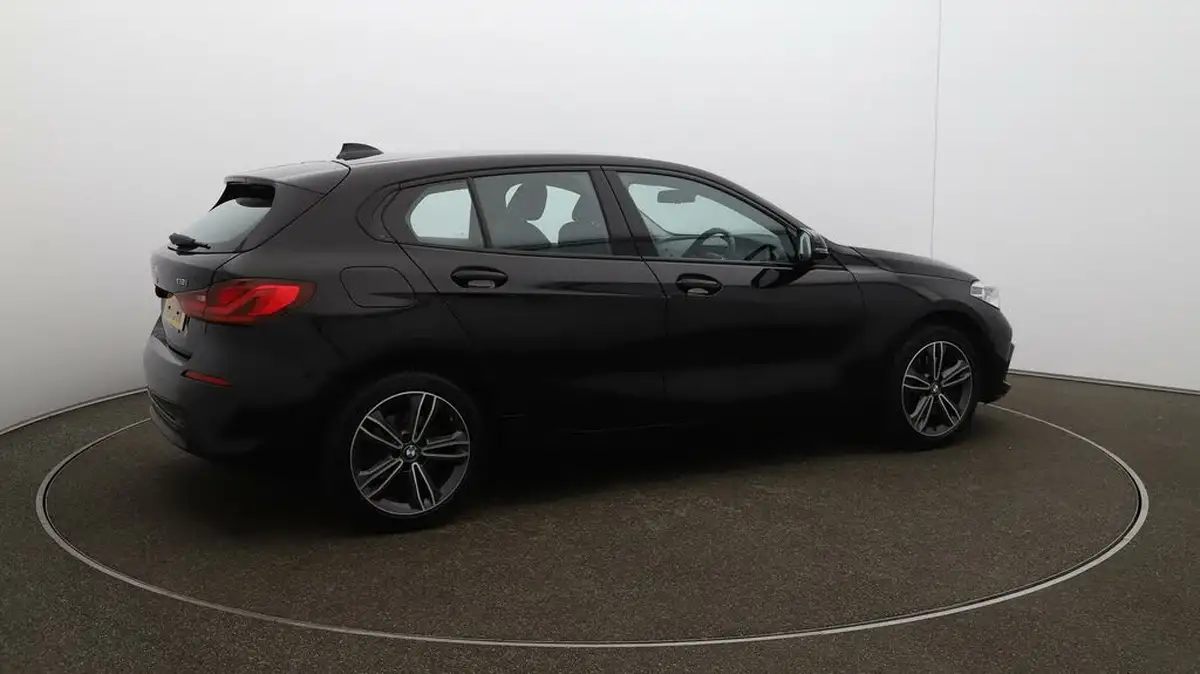 2021-bmw-1-series-15-118i-sport-lcp-big-43