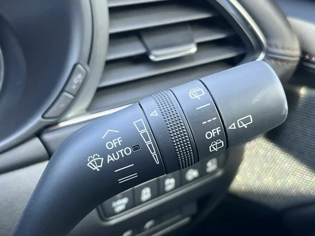 2025-mazda-mazda3-20-e-skyactiv-x-takumi-big-23