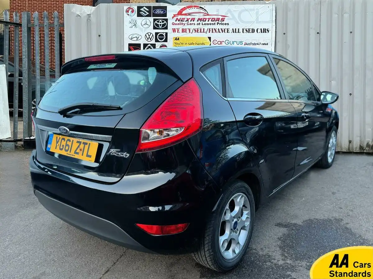 2011-ford-fiesta-125-zetec-5d-big-4