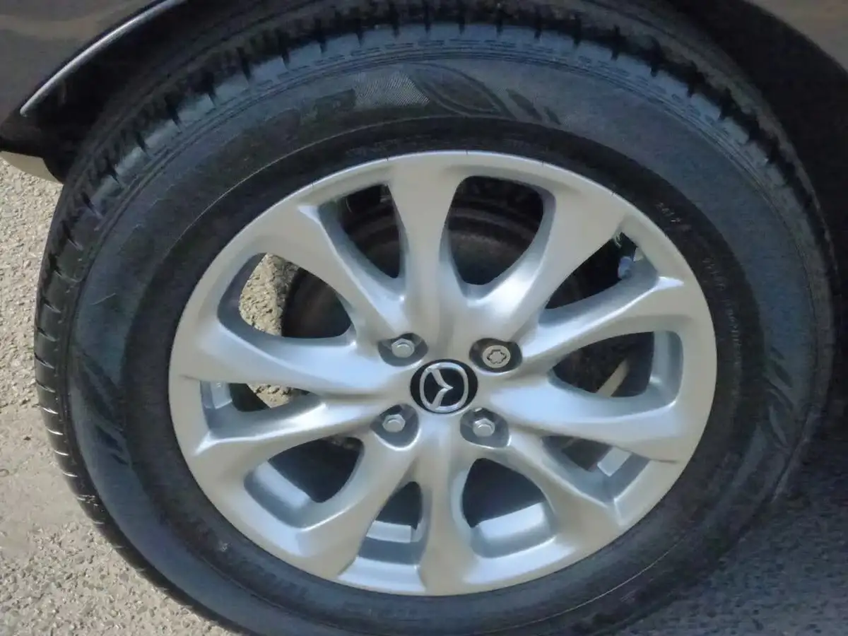 2018-mazda-mazda2-15-se-l-nav-big-4