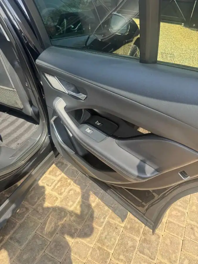 2021-jaguar-i-pace-ev400-hse-big-21