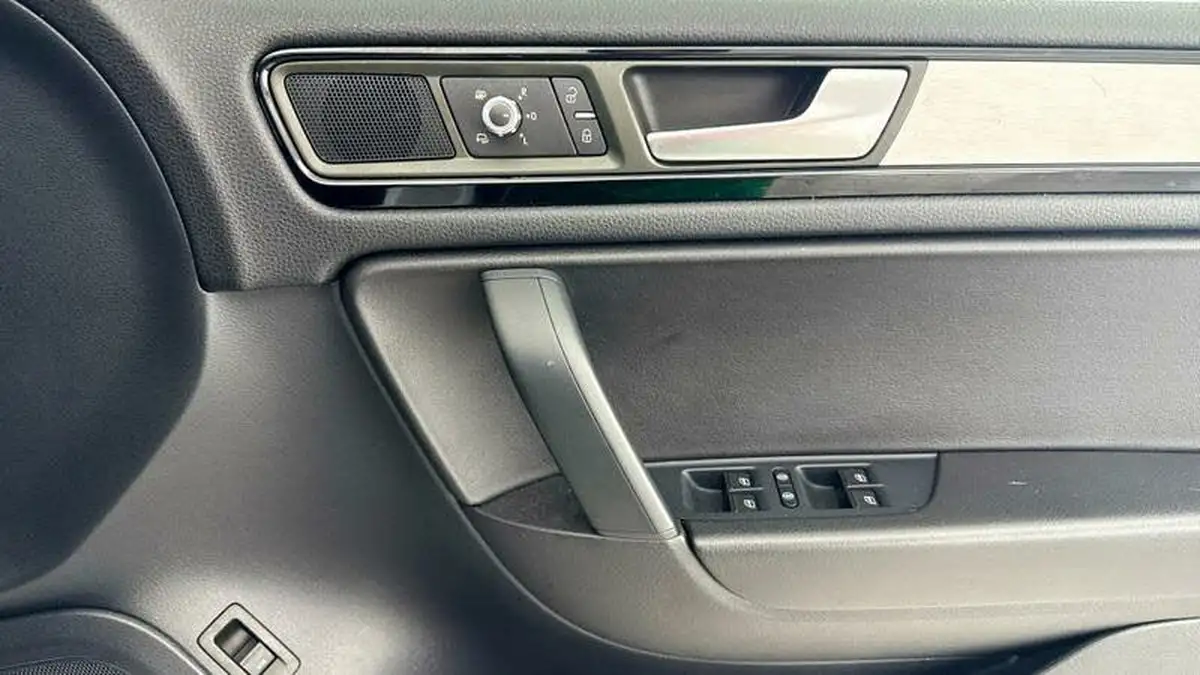 2014-volkswagen-touareg-30td-r-line-245ps-bmtss-big-18