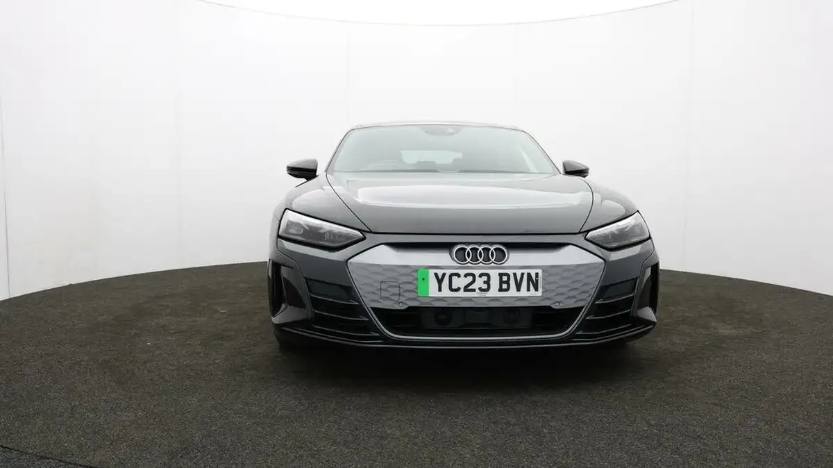 2023-audi-e-tron-gt-e-big-50