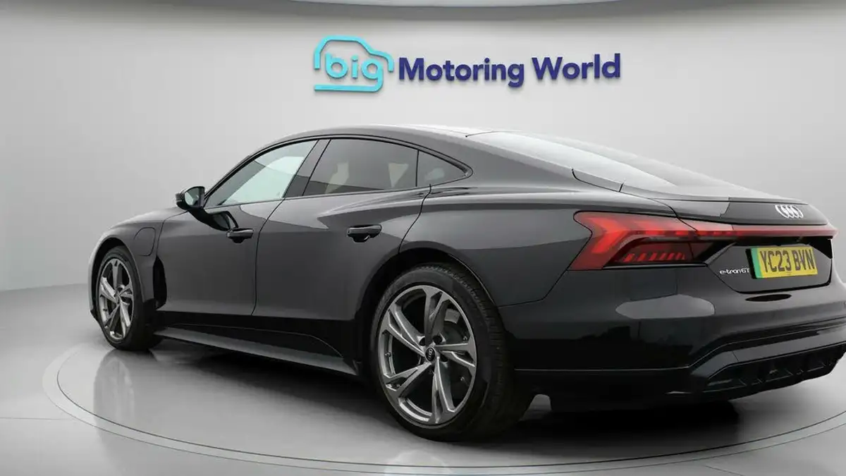 2023-audi-e-tron-gt-e-big-5