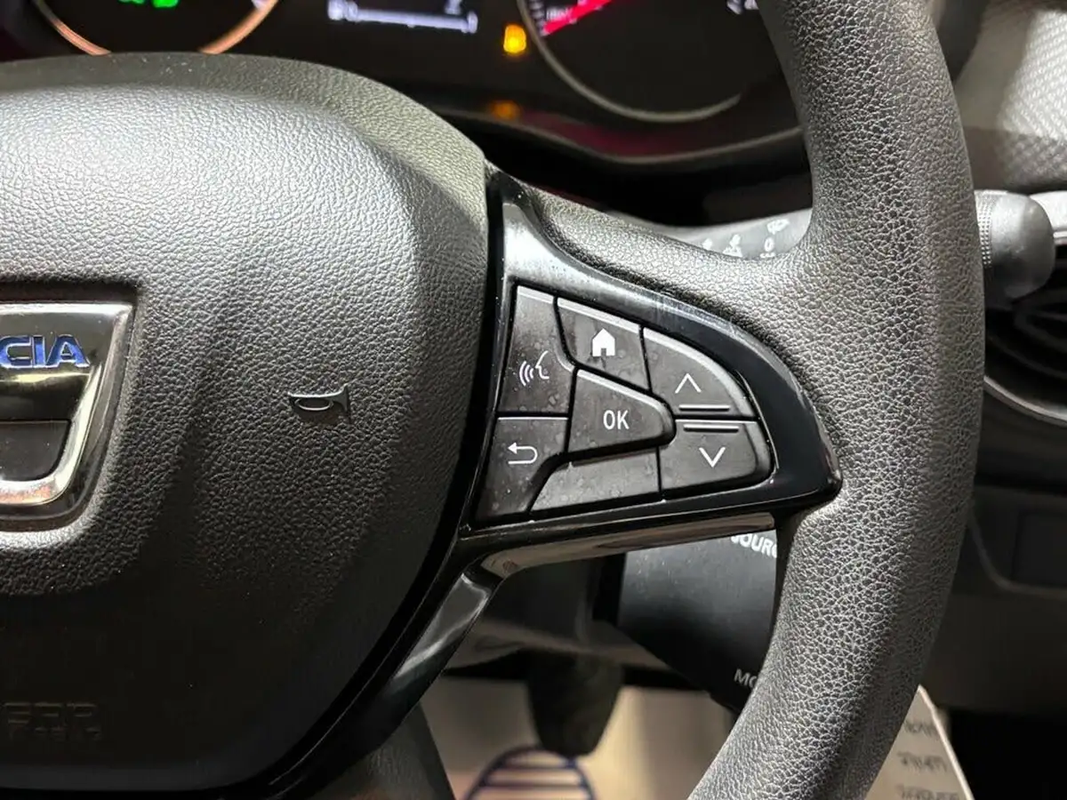 2021-dacia-sandero-10-sce-essential-big-21