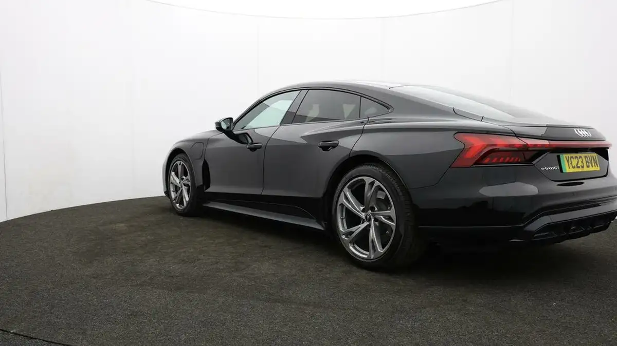 2023-audi-e-tron-gt-e-big-74