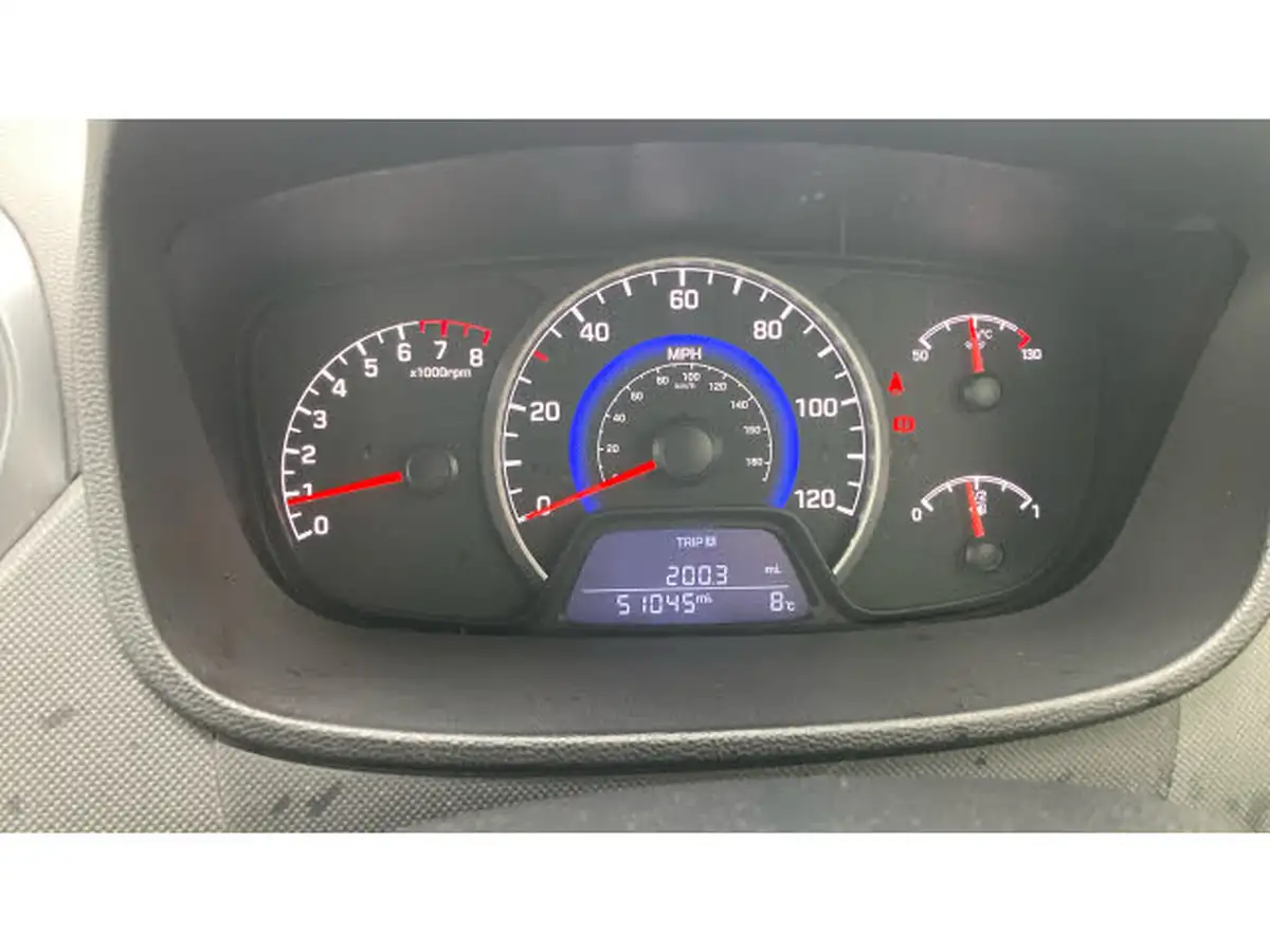 2019-hyundai-i10-10-play-big-17