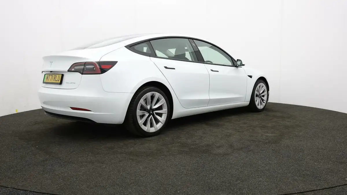 2021-tesla-model-3-e-long-range-awd-big-6