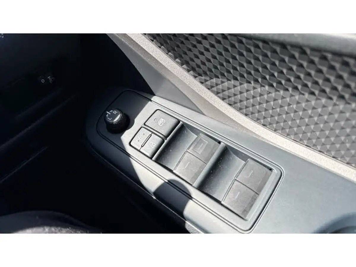 2022-toyota-c-hr-18-vvt-i-icon-big-25