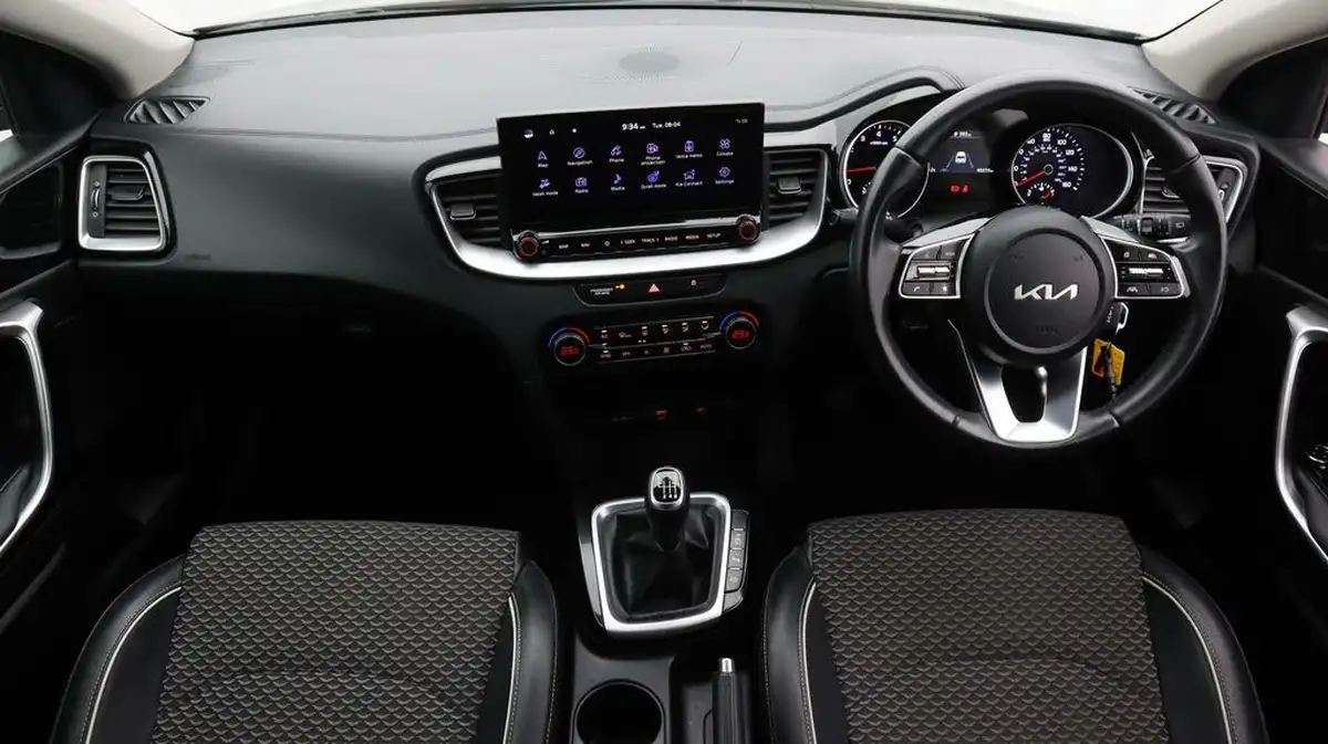 2022-kia-ceed-15-t-gdi-3-sportswagon-big-13