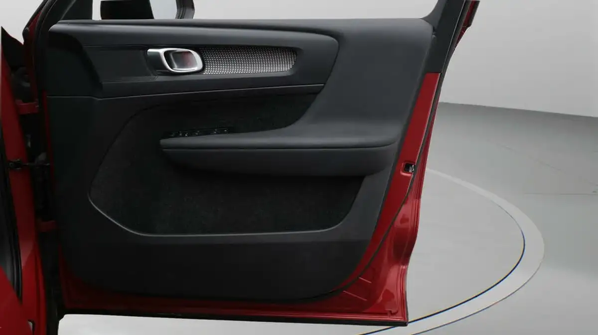 2022-volvo-xc40-15-t4-r-design-big-15