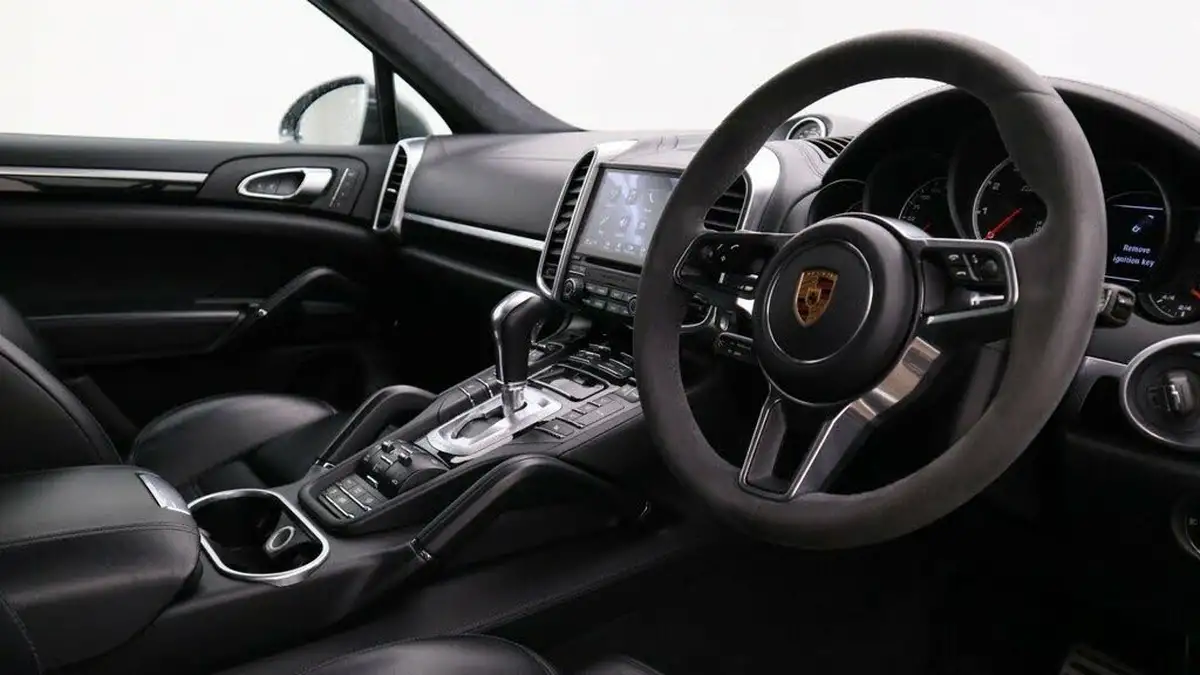 2018-porsche-cayenne-48-turbo-big-5