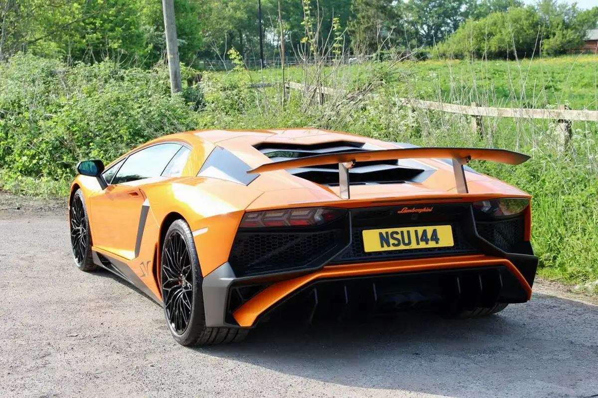 2016-lamborghini-aventador-65-lp-750-4-superveloce-coupe-big-15