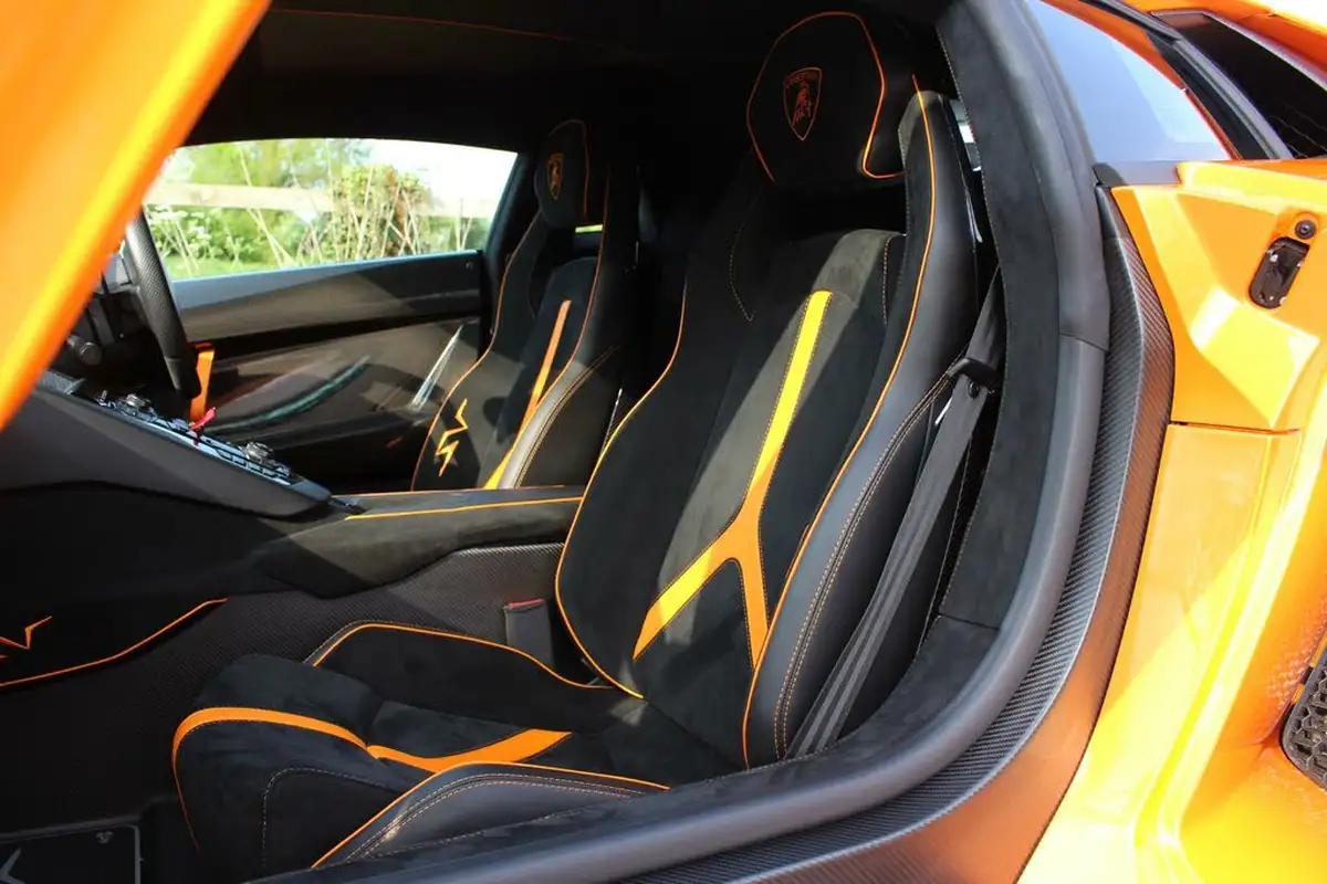 2016-lamborghini-aventador-65-lp-750-4-superveloce-coupe-big-39