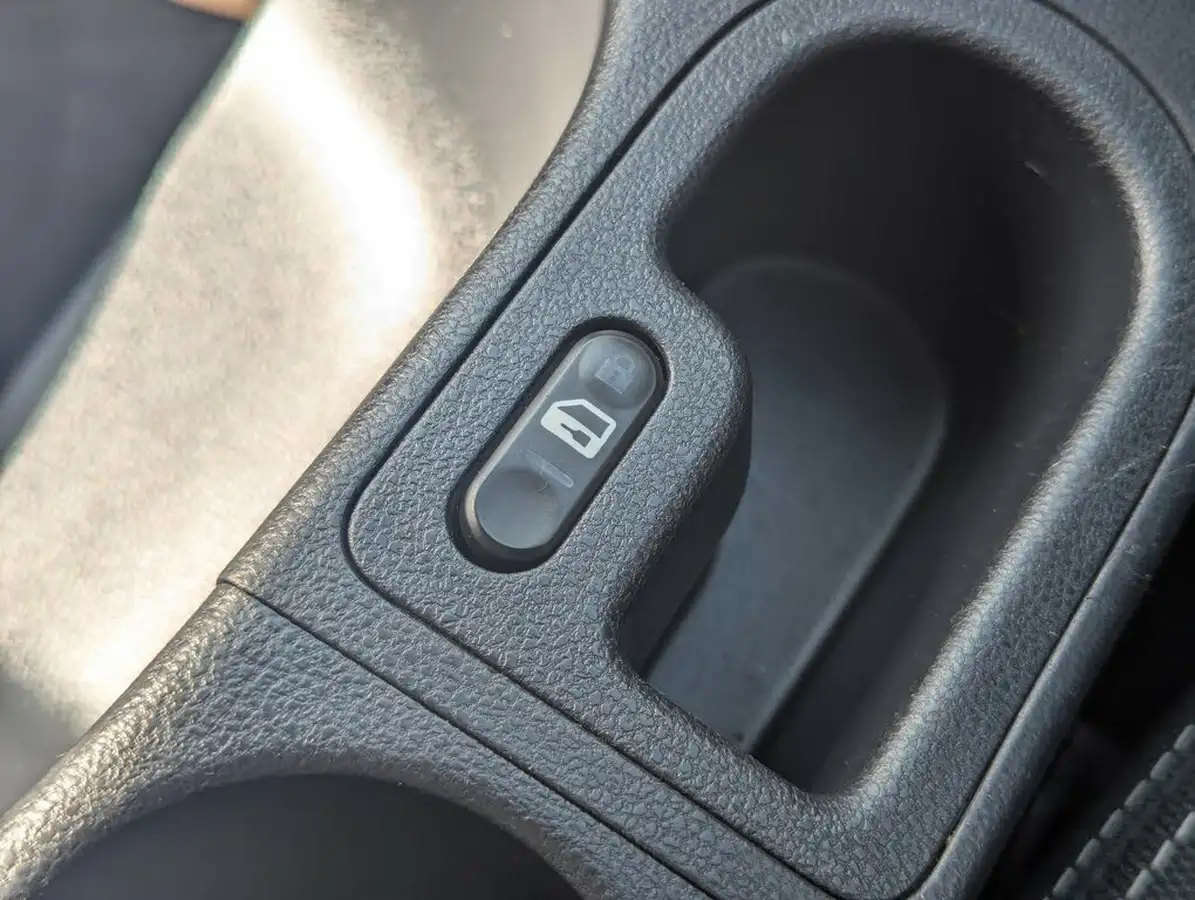 2013-nissan-qashqai-16-acenta-big-22