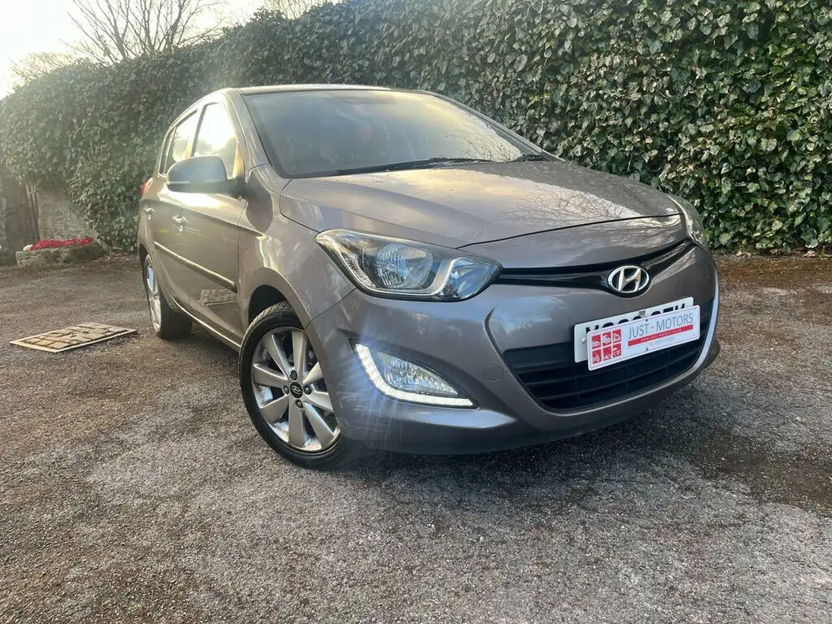 2012-hyundai-i20-14-style-99bhp-big-34