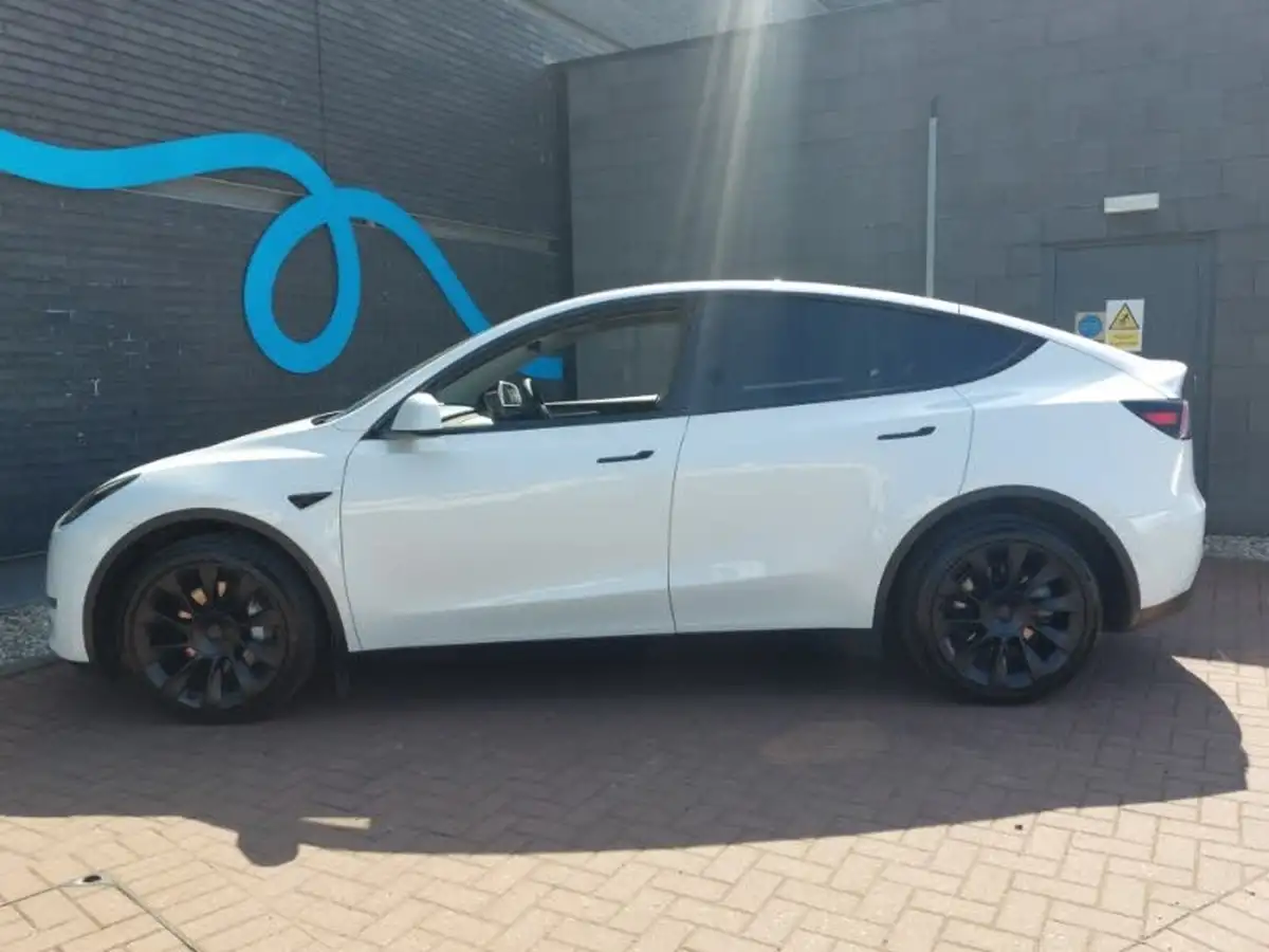2022-tesla-model-y-e-long-range-big-3