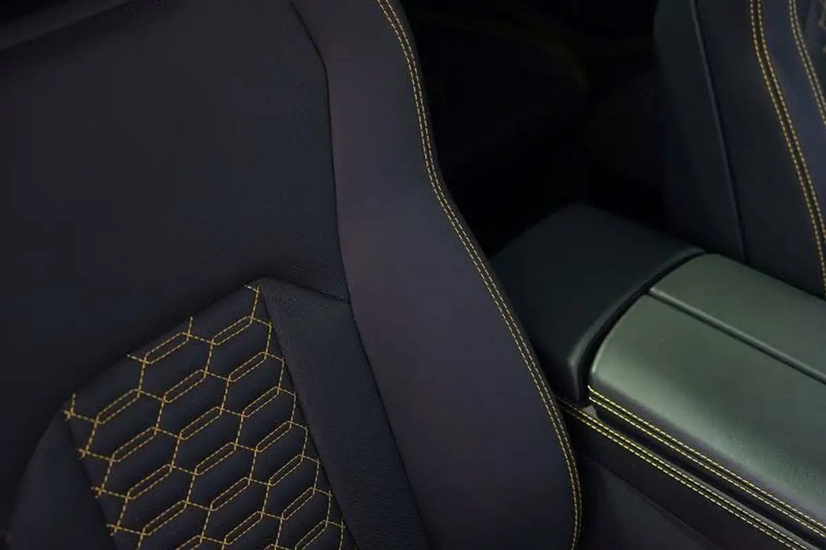 2023-lamborghini-urus-40-no-trim-big-11