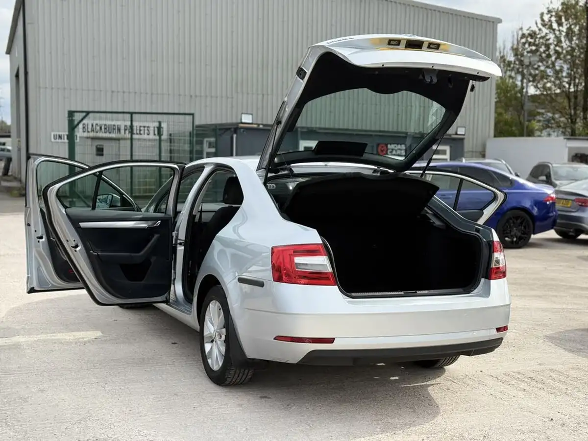2020-skoda-octavia-10-tsi-s-hatchback-big-13
