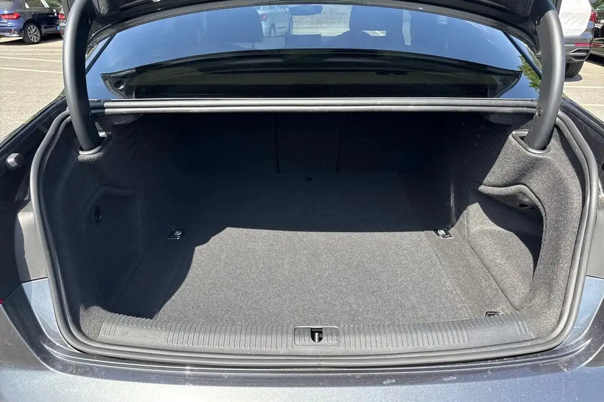 2024-audi-a4-20-40-tfsi-black-edition-big-6
