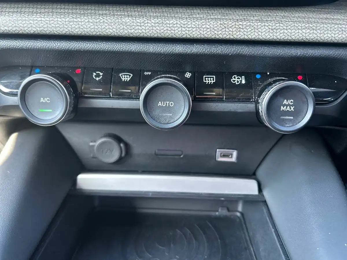 2023-citroen-c5-x-12-puretech-shine-big-11