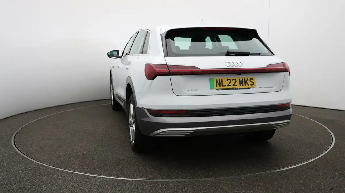 2022-audi-e-tron-55e-technik-station-wagon-big-51