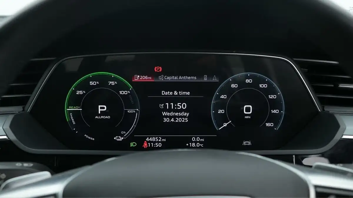2022-audi-e-tron-55e-technik-station-wagon-big-10