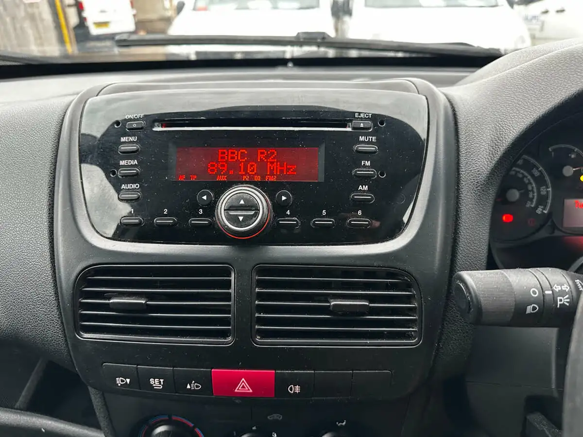 2015-vauxhall-combo-13td-2000-panel-big-15