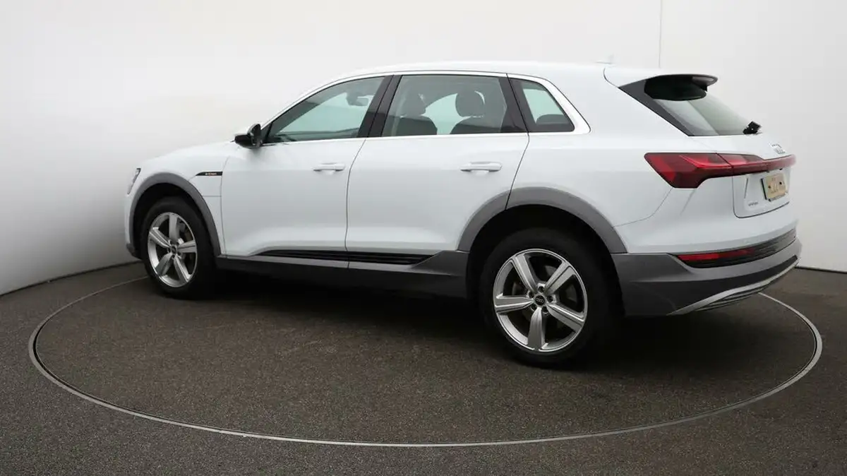 2022-audi-e-tron-55e-technik-station-wagon-big-27