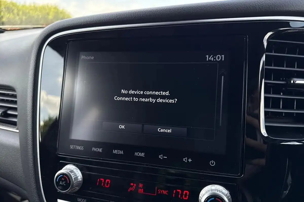 2019-mitsubishi-outlander-24-dynamic-safety-phev-big-48