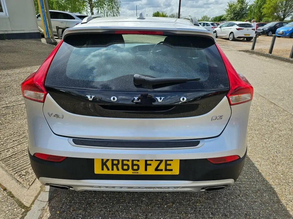 2016-volvo-v40-20td-d3-cross-country-pro-big-5