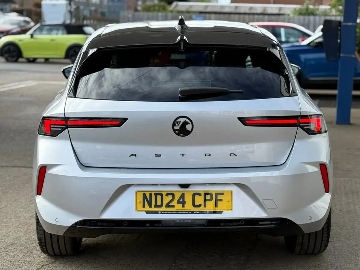 2024-vauxhall-astra-12-turbo-ultimate-130ps-hatchback-big-4