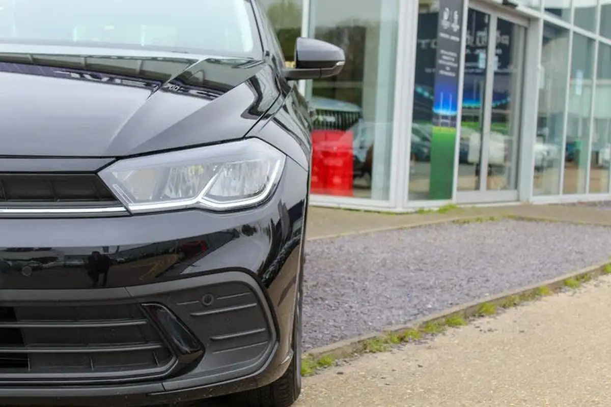 2023-volkswagen-polo-10-tsi-life-big-3