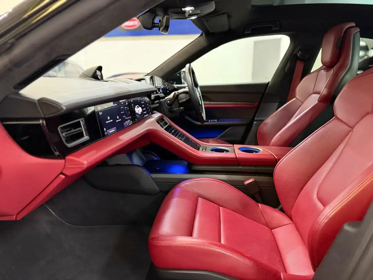 2020-porsche-taycan-e-turbo-s-big-55