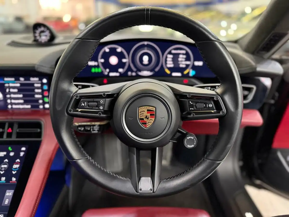 2020-porsche-taycan-e-turbo-s-big-31