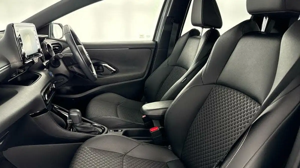 2022-toyota-yaris-15-vvt-i-dynamic-big-36