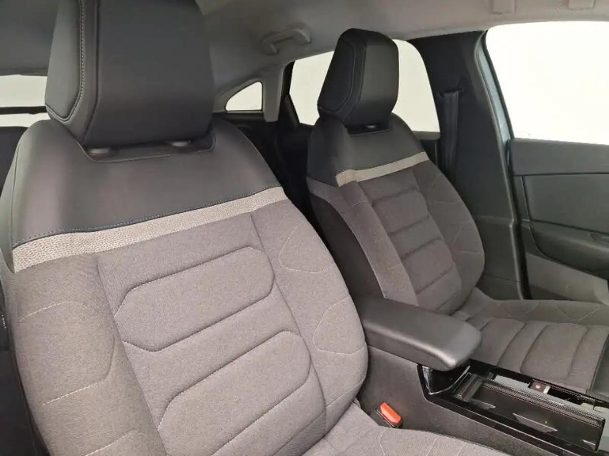 2022-citroen-c4-12-puretech-shine-130ps-big-18