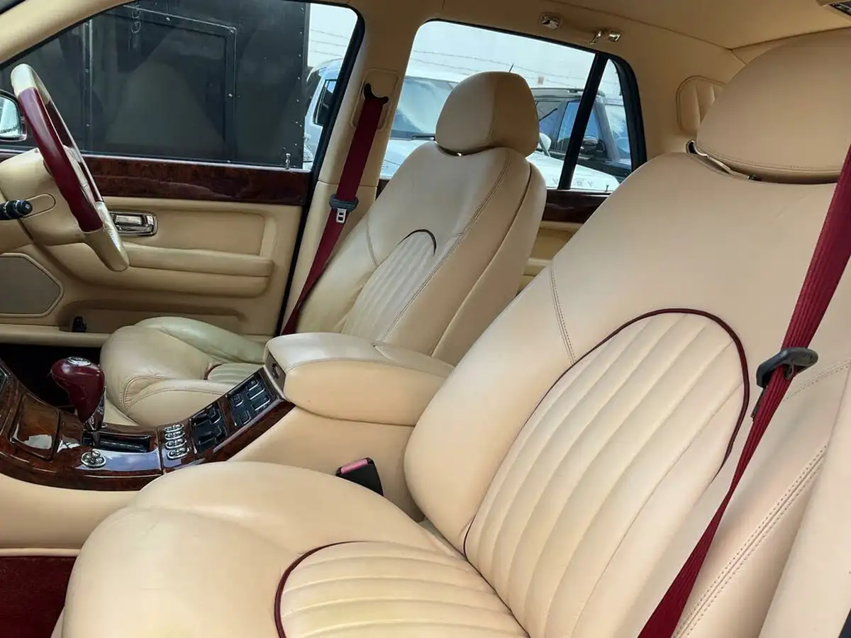 2001-bentley-arnage-68-red-label-big-24