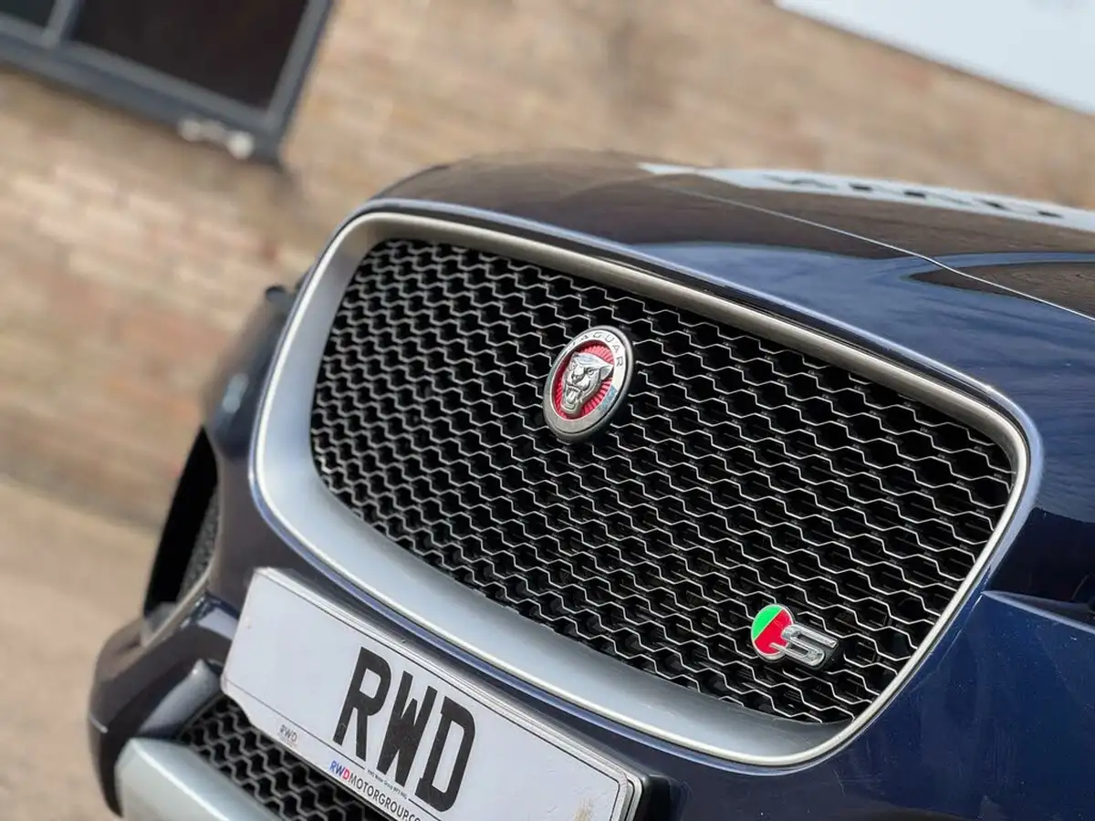 2018-jaguar-f-pace-30-v6-sc-s-big-12