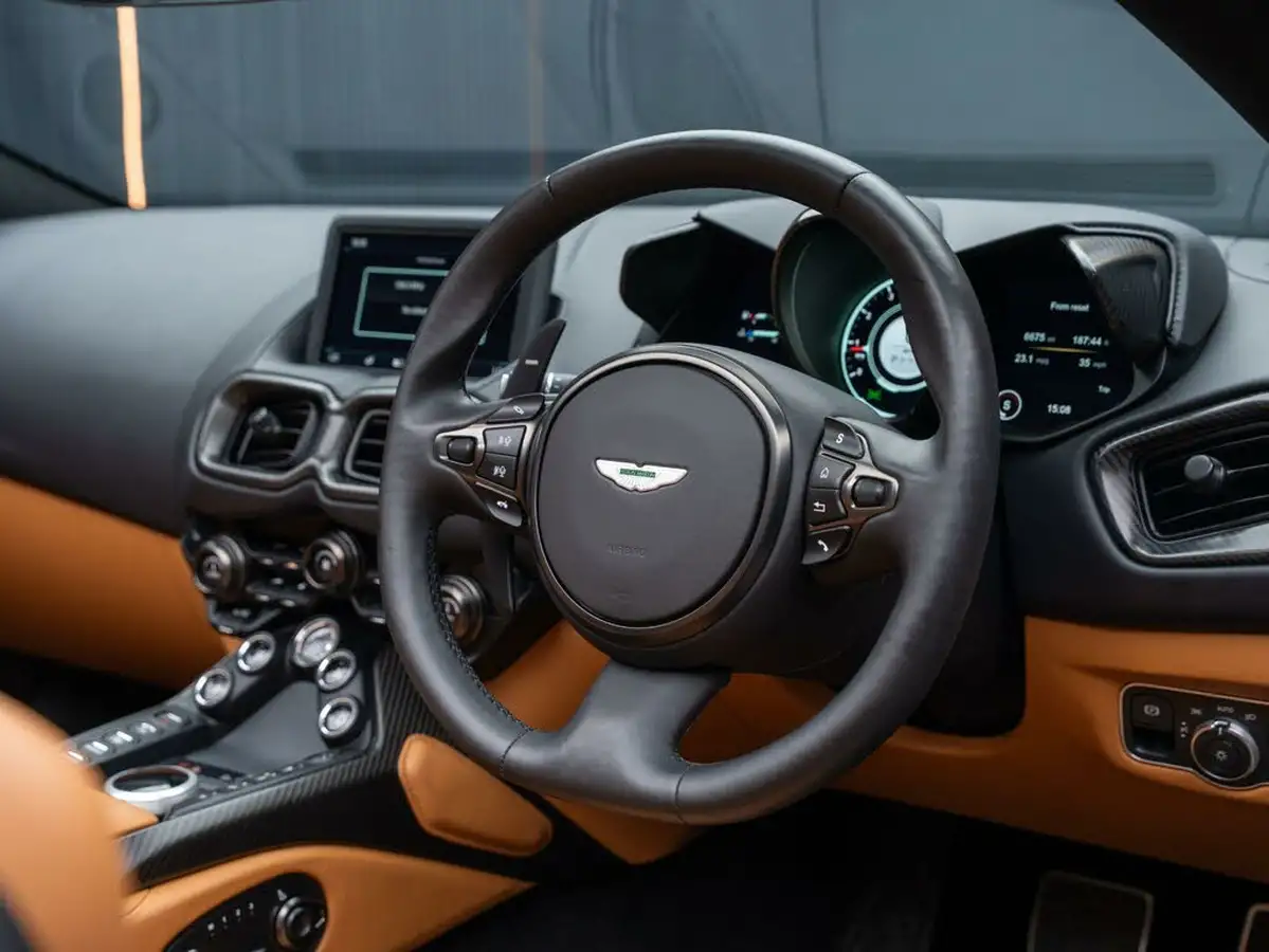 2022-aston-martin-vantage-40-v8-vantage-roadster-auto-big-3