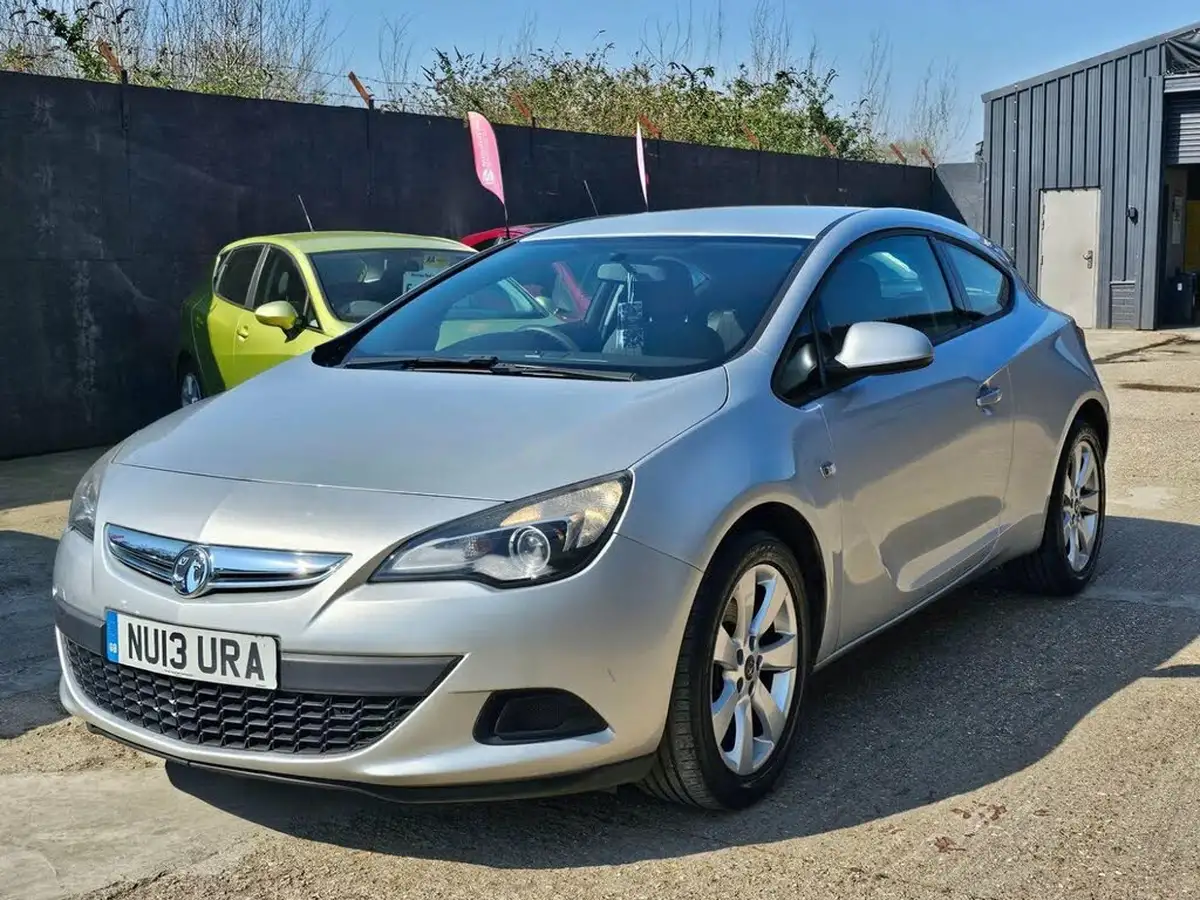 2013-vauxhall-astra-gtc-16-sport-16v-turbo-180ps-big-8