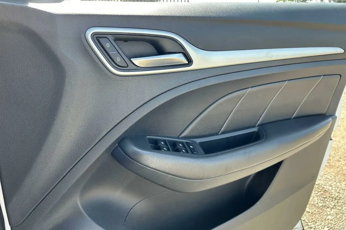 2019-mg-zs-suv-15-vti-tech-excite-105bhp-big-16