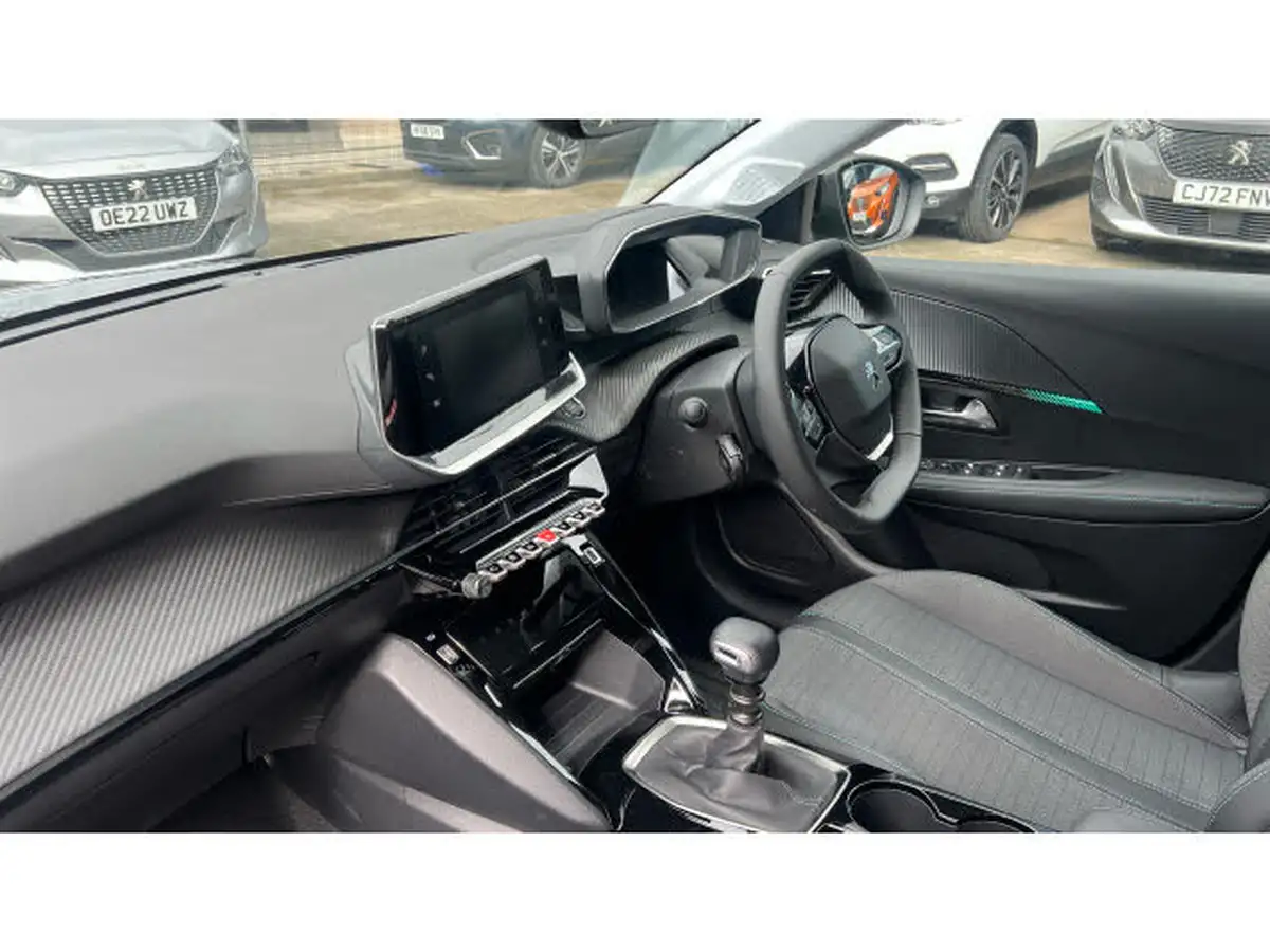 2024-peugeot-208-12-puretech-allure-premium-100ps-big-8