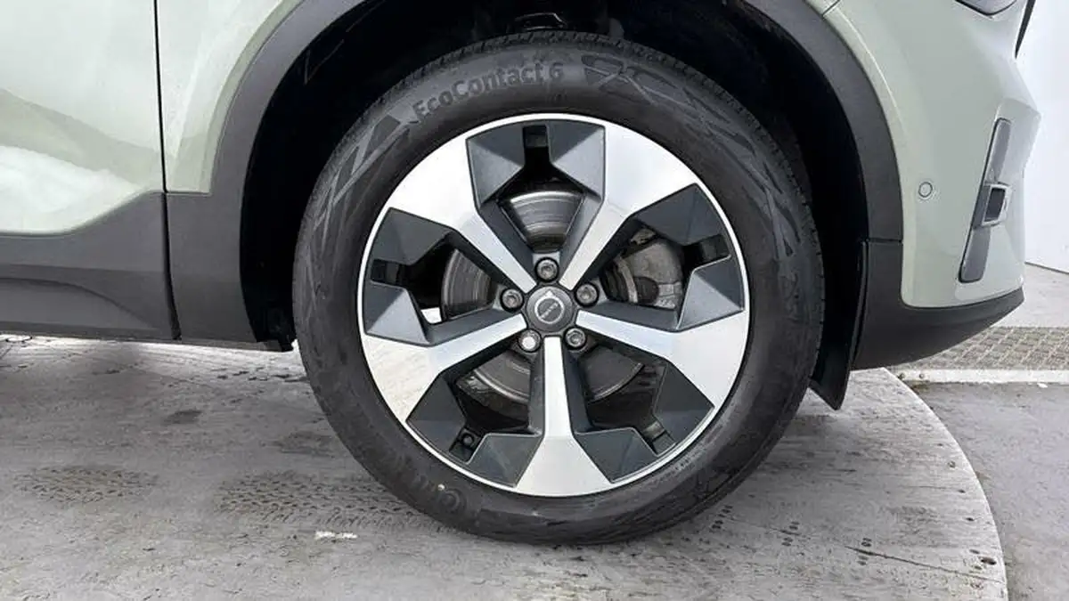 2024-volvo-xc40-20-b3-plus-big-4