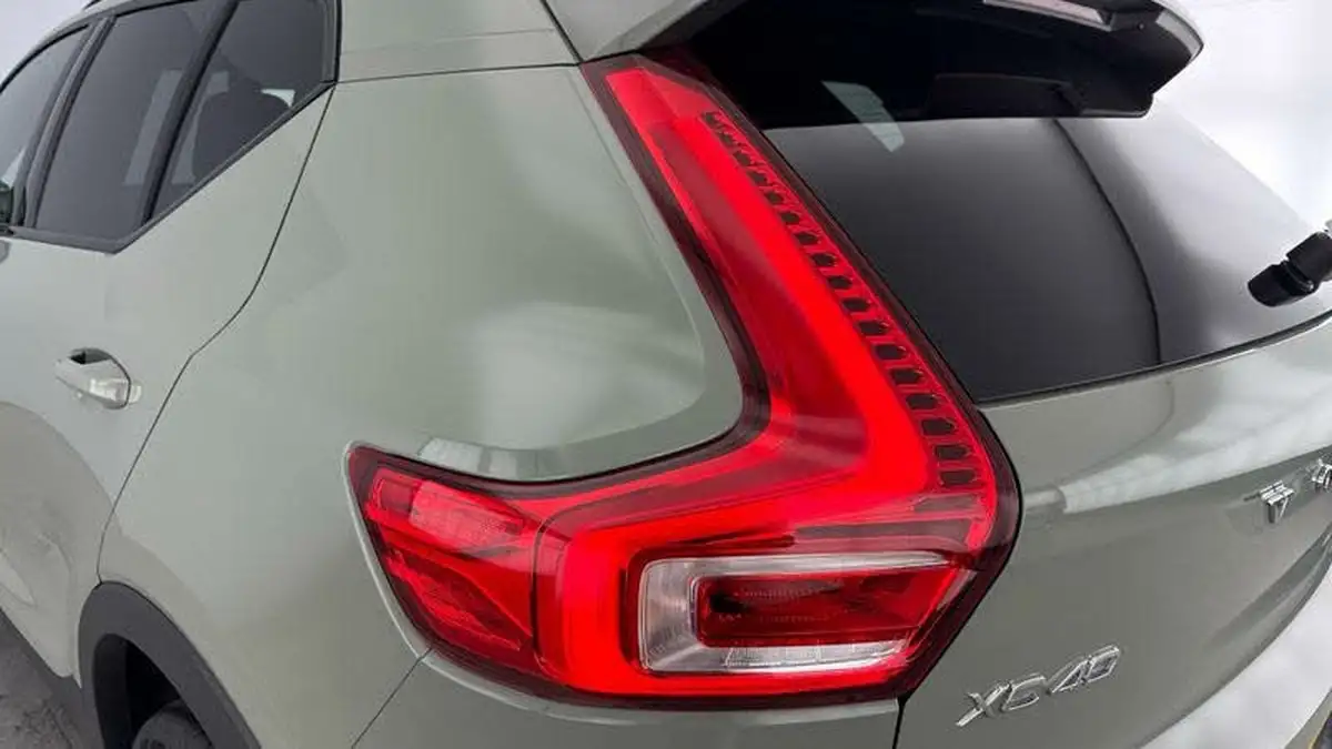 2024-volvo-xc40-20-b3-plus-big-28