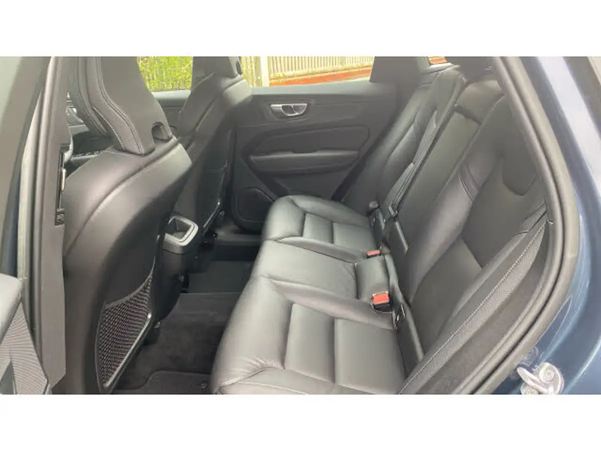 2021-volvo-xc60-20td-b4-momentum-awd-big-9
